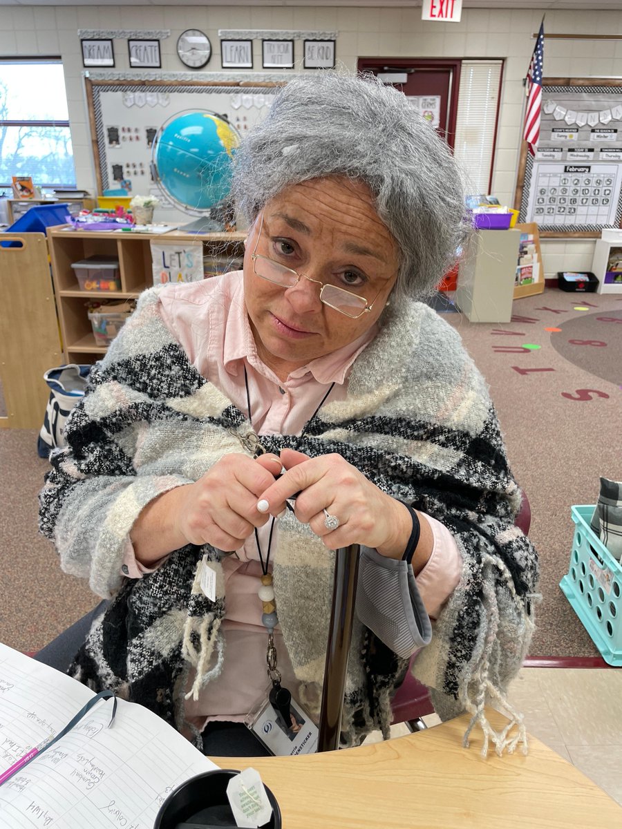 JeffersPondPLS's tweet photo. Happy 100th Day of School for #PLSAS. Here are some of our @JeffersPondPLS kinder teachers and friends showing their rendition of 100:) https://t.co/ALPyhk5Mkq