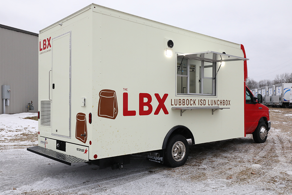 Clocking in at 16-feet, this Ford E450 food truck packs a punch despite its smaller size! 🥊 With a fully-stocked kitchen, it’ll be joining the crew at <a href="/LubbockISD/">Lubbock ISD</a> in Texas.
#schoolnutrition #schoolunch #lunchtruck #foodtruck #mobilekitchen