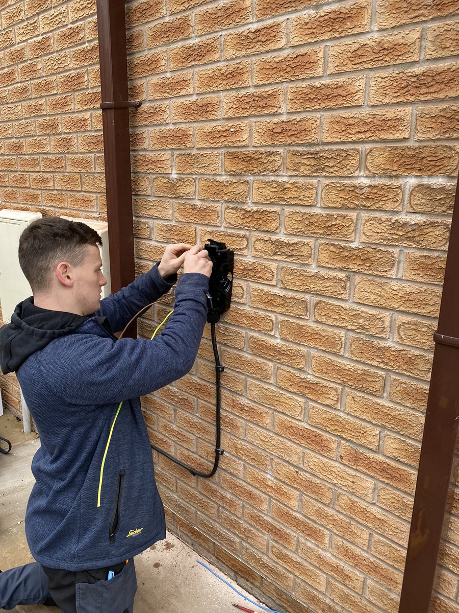 WJElectrical's tweet photo. Another EV installation. Tesla gen 3 charger installed with seperate PEN fault detection. #ev #evcharger #Tesla https://t.co/lR5NQqUJiB