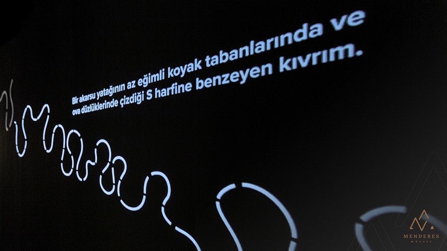 menderesmuzesi's tweet photo. Ne sırdır ki Adnan Menderes, soyadı olarak ismini taşıdığı suyun maddesindeki kıvrıntı gidişi, kendi öz manasında temsil etmeyi bilmeden bilmiştir. https://t.co/NpdNdZKogz