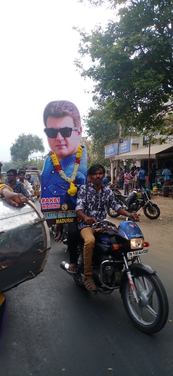 Maduraikani_58's tweet photo. எனக்கு எதிரியாக இருக்க ட்ரை பன்னாத அது ரொம்ப கஷ்டம் 💥

@DCAF_Madurai

#Valimai https://t.co/vdLQoeLtHU