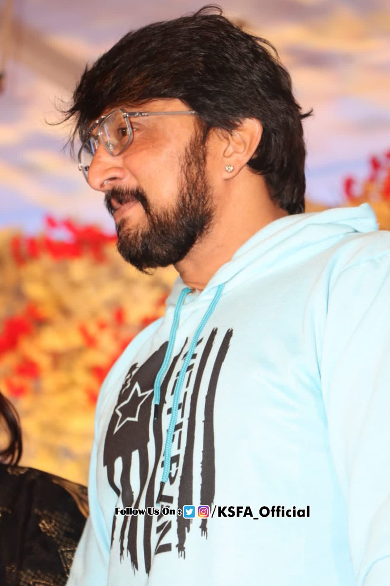 KSFA_Official's tweet photo. EXCLUSIVE Pics: "ಪ್ರೆಸ್‌ಕ್ಲಬ್ ವಾರ್ಷಿಕ ಪ್ರಶಸ್ತಿ ಪ್ರದಾನ ಸಮಾರಂಭದಲ್ಲಿ" ಭಾಗವಹಿಸಿ "ಪ್ರೆಸ್‌ಕ್ಲಬ್ ವಿಶೇಷ ಪ್ರಶಸ್ತಿ" ಸ್ವಿಕರಿಸಿದ ನಮ್ಮ @KicchaSudeep ಅಣ್ಣ...😍💥
@BSYBJP @ShyamSPrasad 

PC: @ArjunagiArun ✨ https://t.co/VxoqcNCFZB