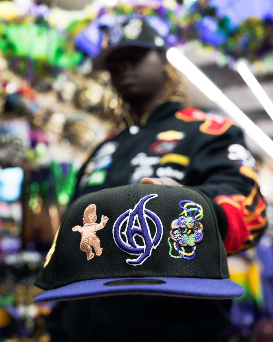 Acquireintl's tweet photo. Homage to the city. 🎭💛💜💚

Acquire x @neweracap “Mardi Gras” Fitted. Click the link in bio to purchase.

Available through 3/3/22 https://t.co/pmuLLQEIQt https://t.co/1JoLCxB4vW