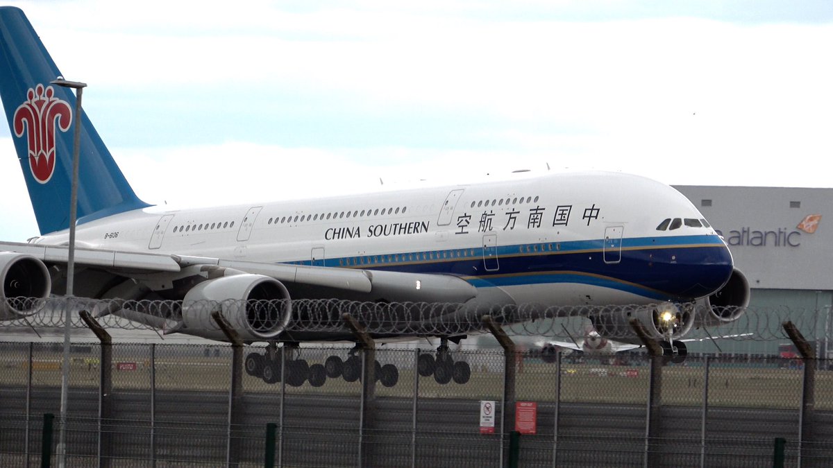 youtu.be/EEAE739N8D0 China Southern are reported to be retiring their fleet of 5 A380s. B-6136 (pictured and featured in this film) flew from Guangzhou to Victorville CA today, for long term storage. Occasional visitors to LHR, here is B-6136 filmed on 15 July 2020.