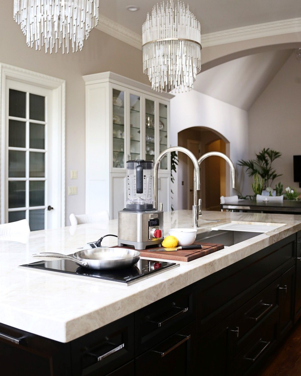 It’s easy to get creative with your cooking in this beautiful and functional kitchen. With cooking beside the Workstation + Taps, preparing, cooking &amp; serving has never been better. 

Photo &amp; kitchen by @kitchenideastulsa
