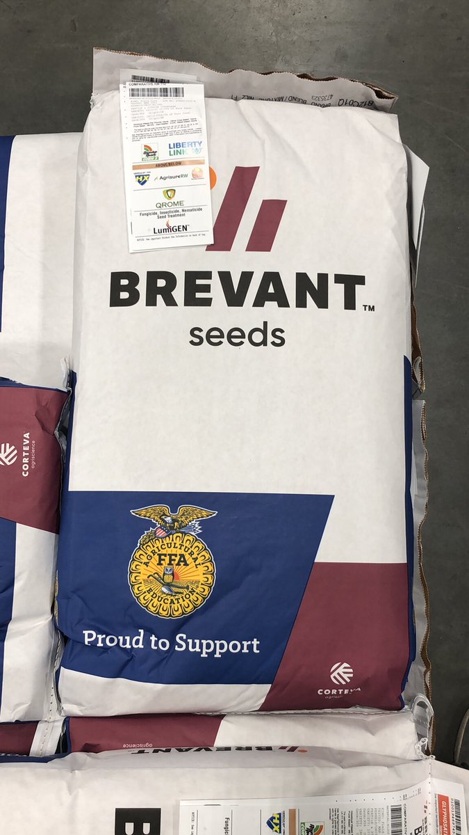 BrevantseedsUS's tweet photo. Since its introduction 5 years ago, the Turn the Bag Blue &amp; Gold program has raised more than $214K for 37 @NationalFFA chapters. Plus, it provides hands-on sales experience and guidance from local ag retail. #FFAWeek https://t.co/zvvjqRWJBS