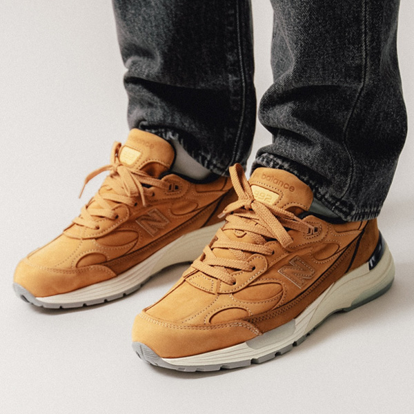 KicksDeals's tweet photo. 😮 Not many sizes remain direct from @newbalance for the NEW tan/brown New Balance 992 release. FREE shipping included. #promotion

BUY HERE -> https://t.co/2rKlgdNsU1 🔥 https://t.co/YEEW52cNQi