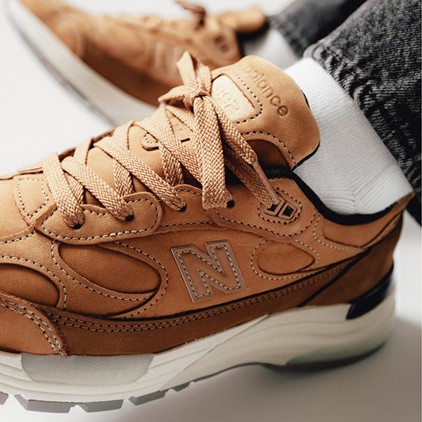 KicksDeals's tweet photo. 😮 Not many sizes remain direct from @newbalance for the NEW tan/brown New Balance 992 release. FREE shipping included. #promotion

BUY HERE -> https://t.co/2rKlgdNsU1 🔥 https://t.co/YEEW52cNQi