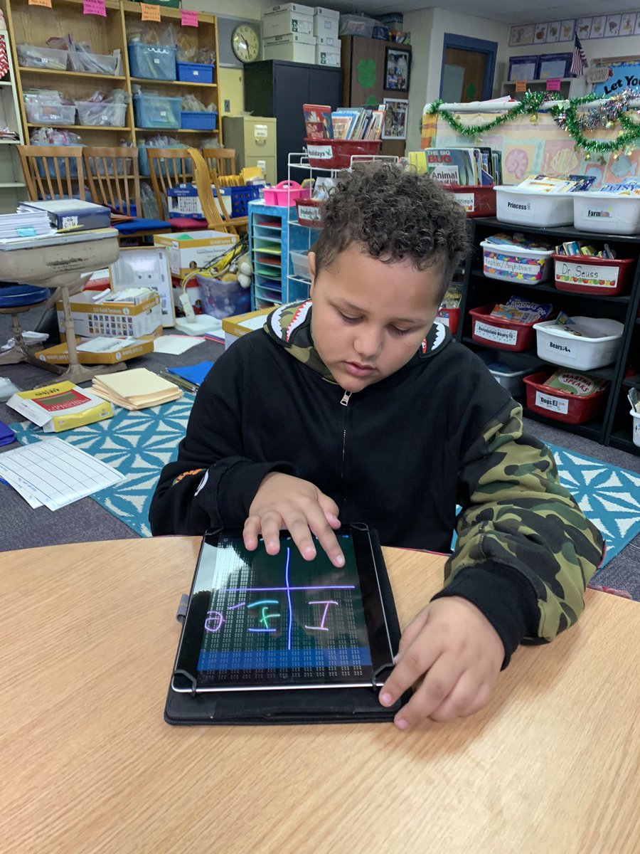 4th grade students are practicing their long vowel patterns using iPads with tact screens. This screen provides the multi-sensory step in the 3 Part Drill! 📱#METeach <a href="/IMSEOG/">Institute for Multi-Sensory Education</a>