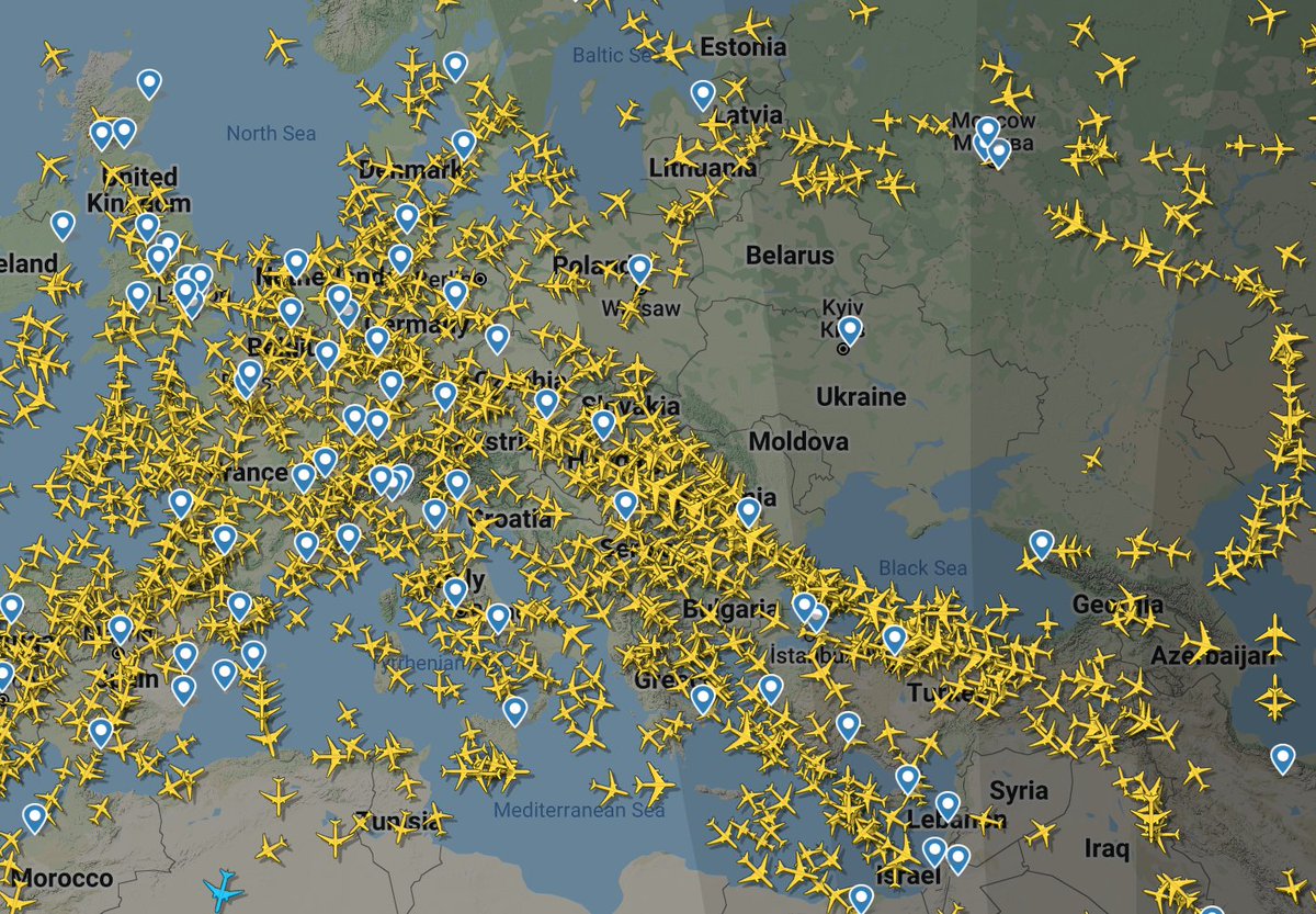Flight radar shows aircrafts being diverted around Ukraine on Thursday after the country closed its airspace to civilian flights.

📸 FlightRadar24