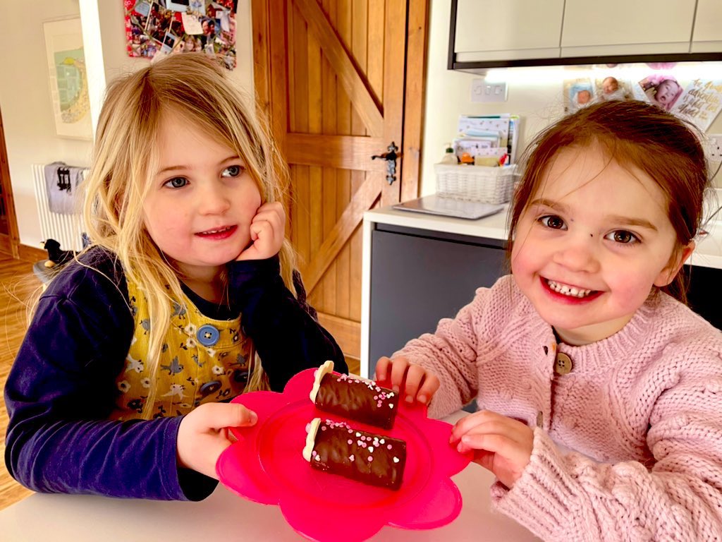 Connie and Connie really enjoyed their #ConnieTheCaterpillar cakes today <a href="/marksandspencer/">M&S</a> <a href="/Miss_GibbsLPS/">Nicola Gibbs</a> <a href="/Grifity/">Griffity</a> 😍🥰