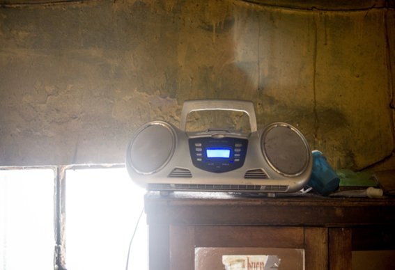 Notaalpie1's tweet photo. #Numeracy. Bolivia: Radio. 
Este es el dispositivo al que puede acceder una familia con ingreso de 180 U$A.
¿Hablamos de brecha digital?
#MTEUBA https://t.co/6SxHSjXGas