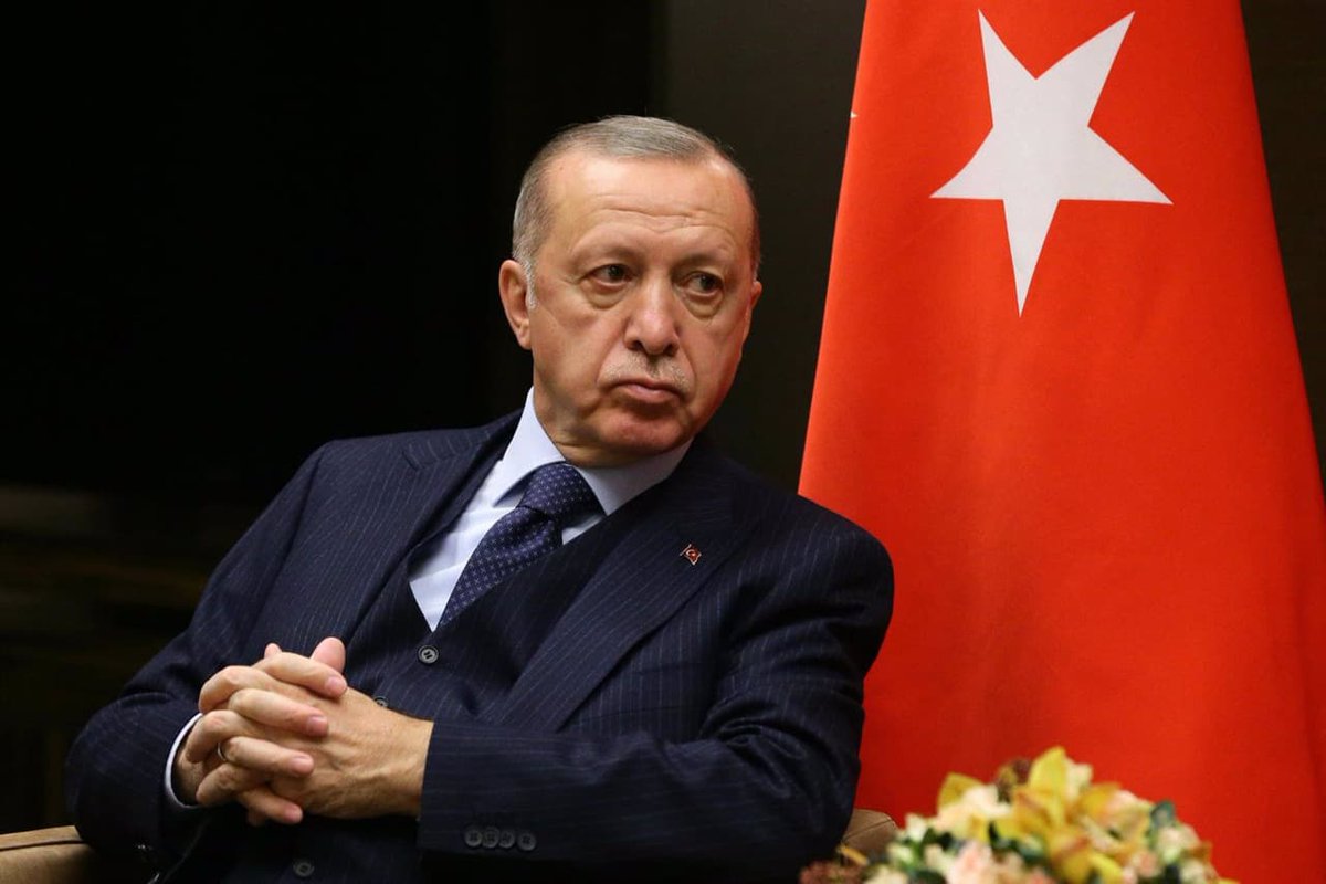  Erdogan amenaza con cerrar el paso del Estrecho del Bósforo en aplicación de los Acuerdos de Montreux. Sin embargo, ha añadido que espera que la situación no exija tomar esta decisión.  #Ucrania