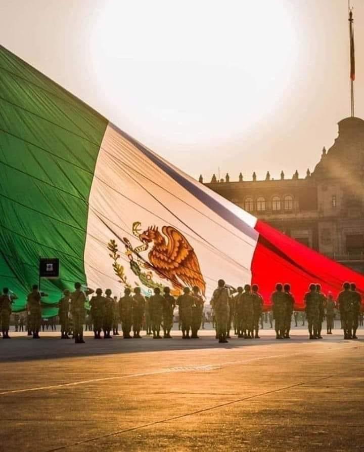 corridosybandas's tweet photo. Feliz día de la bandera más hermosa del mundo.🇲🇽 https://t.co/MnLuJXaNQS