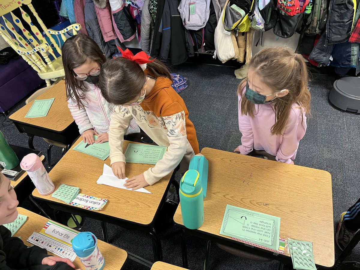 MesserMallory's tweet image. Today we learned about assembly lines and then participated in one by making paper airplanes! #HalePackStrong #funinsocialatudies #learningisdoing