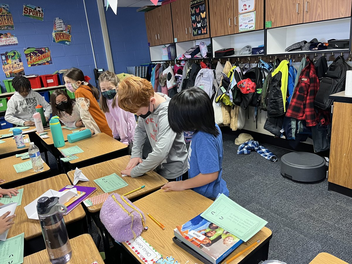 MesserMallory's tweet image. Today we learned about assembly lines and then participated in one by making paper airplanes! #HalePackStrong #funinsocialatudies #learningisdoing