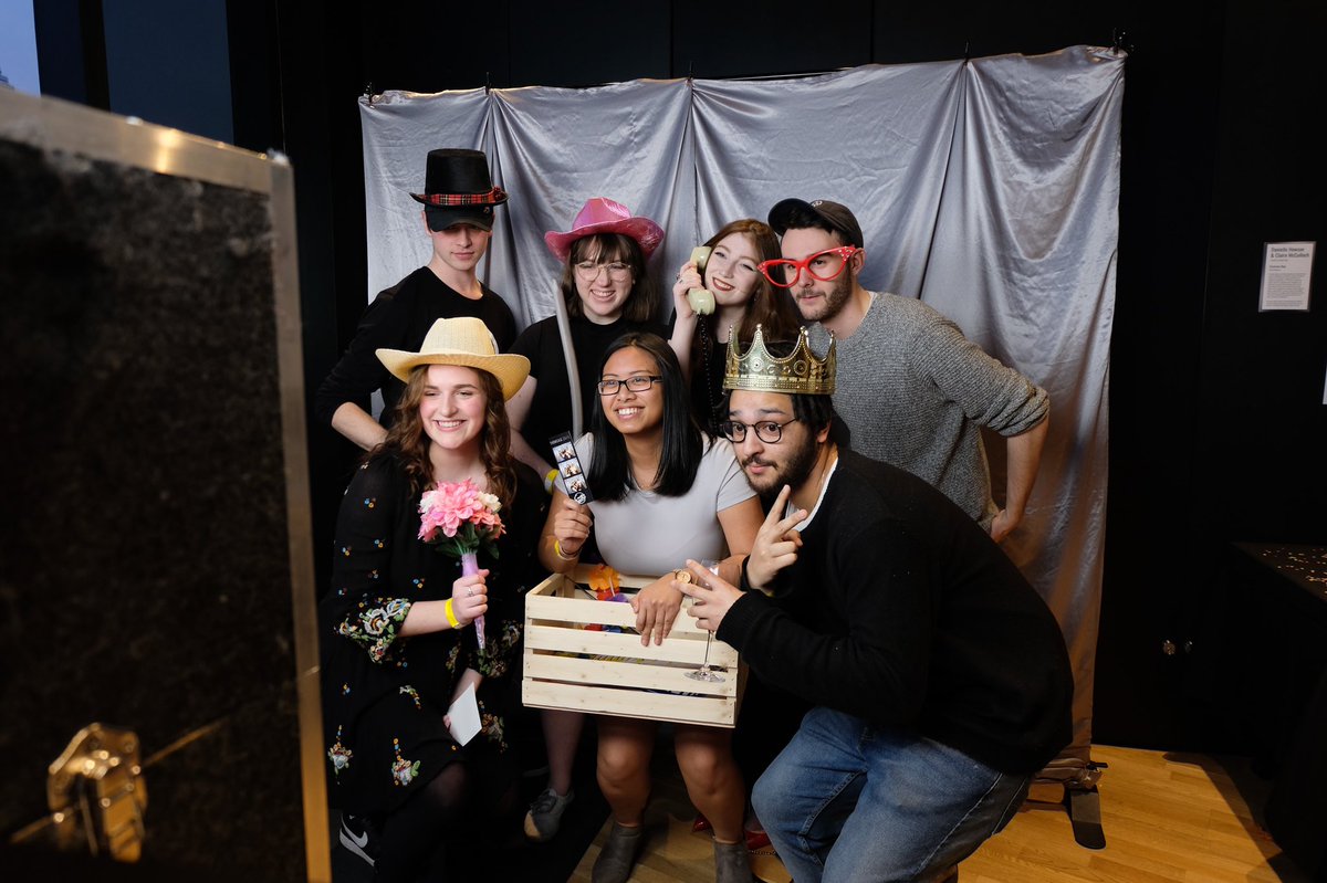 Introducing SHOWCASE 2022! 🤩Showcase is an opportunity to present all our students’ artistic endeavours in a meaningful, collaborative, and celebratory way! This year, Showcase will be happening IN-PERSON at the Great Hall on Thursday April 7th, 6-10pm EST 🎉