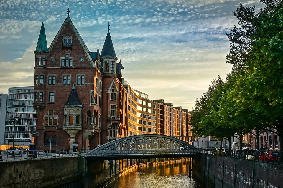 The #Hamburg Harbour Museum is a best practice in #rivertourism. What makes it special? Using an authentic location and volunteers to share a strong history. 👥

👉interregeurope.eu/policylearning…