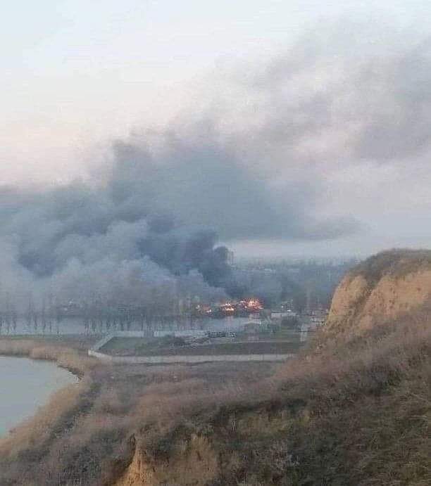Rusia destruye la base marina de Ochakovo, construida por los EEUU, para el desembarco de tropas yanquis y de la OTAN en Ucrania. 
Así debe informarse al mundo.