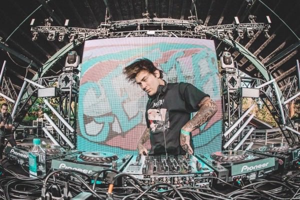 RepublicNOLA's tweet photo. IT. STARTS. TONIGHT! 💛💚💜

Start your weekend celebration off TONIGHT with a special Black Light Party w/ Cristy Lawrence, Heizi, &amp; Brigada! Doors at 10pm!

FRI: Getter w/ southgate. &amp; yoduh
SUN: Chris Lake w/ PasstheJeffrey &amp; Nile Ashton!

🎫: https://t.co/cYHefsQ9Nk https://t.co/6GcPUf3JyC