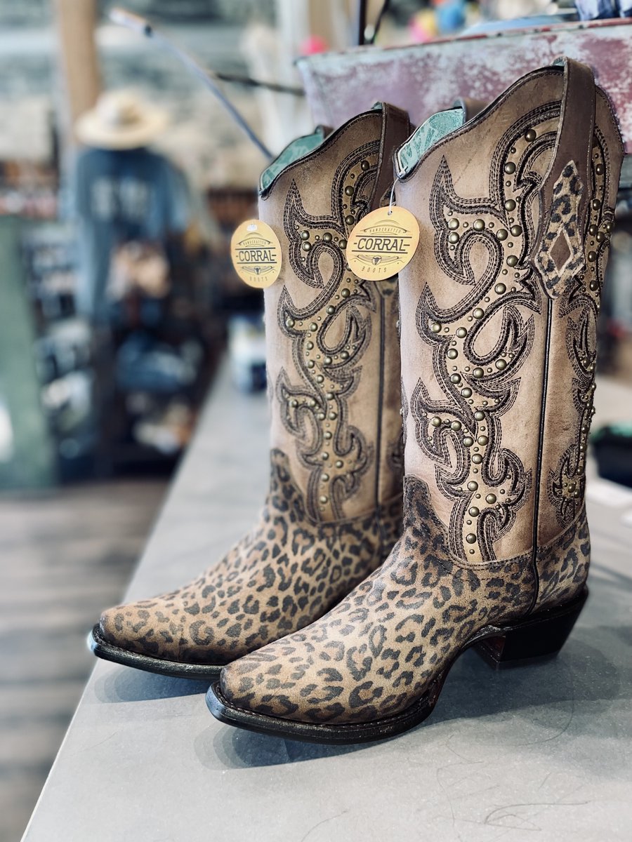 Harry's Boots tweet media