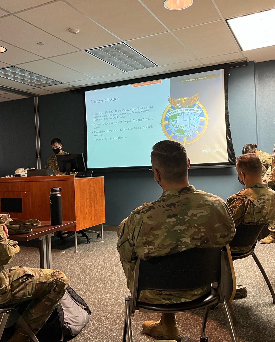UtsaArmyROTC's tweet photo. Yesterday our RoadRunner Battalion had the honor to get a visit from COL Olsen and CSM Salas. The MS4s had the opportunities to brief their presentations and receive great guidance and information from these two amazing leaders.

 #Army #armyrotc #utsarotc #roadrunnersleadtheway https://t.co/V5UfHjOlhU