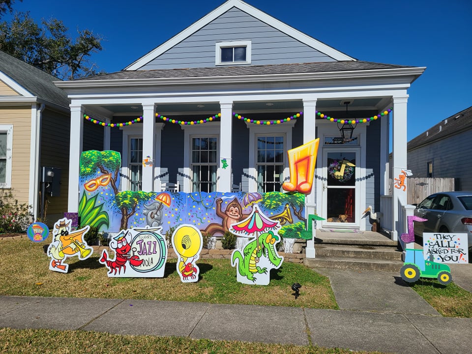 Once again <a href="/HouseFloats/">Krewe Of House Floats</a> are on parade in New Orleans! In my latest for <a href="/UptownMessenger/">Robert Morris</a>, I highlight some creative house float remixes in the Garden District.

uptownmessenger.com/2022/02/yardi-…