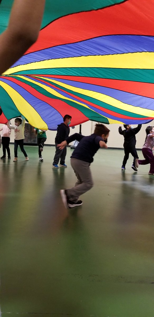 WEwildcatPE's tweet photo. @WilsonES_AISD 1st grade students engaging in parachute fun in gym class.  Developing teamwork, cooperation, and listening skills.  @JonathanKegler @DrCrystalWatson @AldineAthletics @drgoffney https://t.co/AU8087JhVb