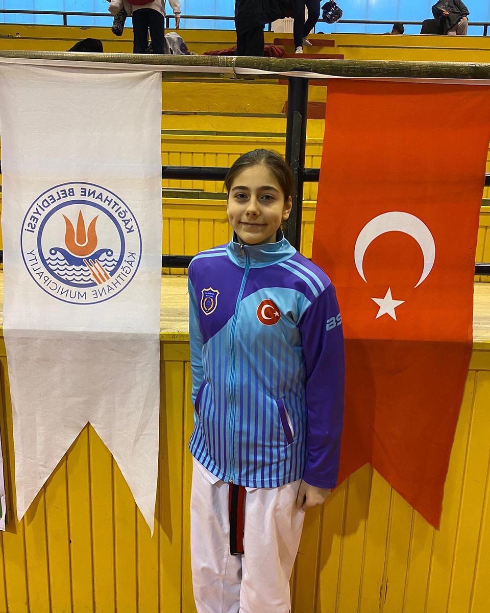 bpasabelediyesi's tweet photo. @baygemgenclik öğrencimiz Eylül Sav, Kağıthane'de düzenlenen ortaokullar arası Taekwondo şampiyonasında 887 sporcu arasında 55 kg kategorisinde 3.oldu 🥉
Seninle Gurur Duyuyoruz Eylül!

Sporun ve sporcunun başkenti Bayrampaşa 🏅🏆 https://t.co/swWau5BBP7