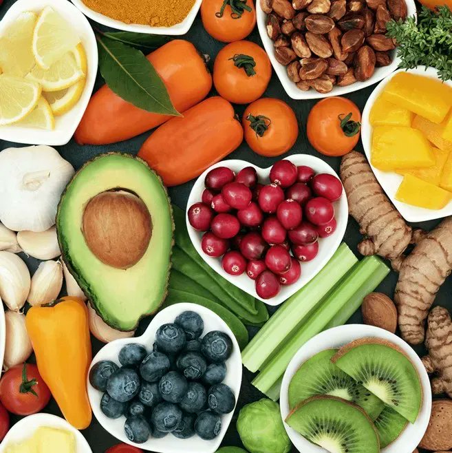 ExperienceTri's tweet photo. Get the right mix of foods to fuel your goals this year. Connect with ET Dietitian Laurie S. to discuss what your plan would look like to achieve peak performance and feel great. Details here >> https://t.co/tyr9PNajXj https://t.co/rNXho2Vdik