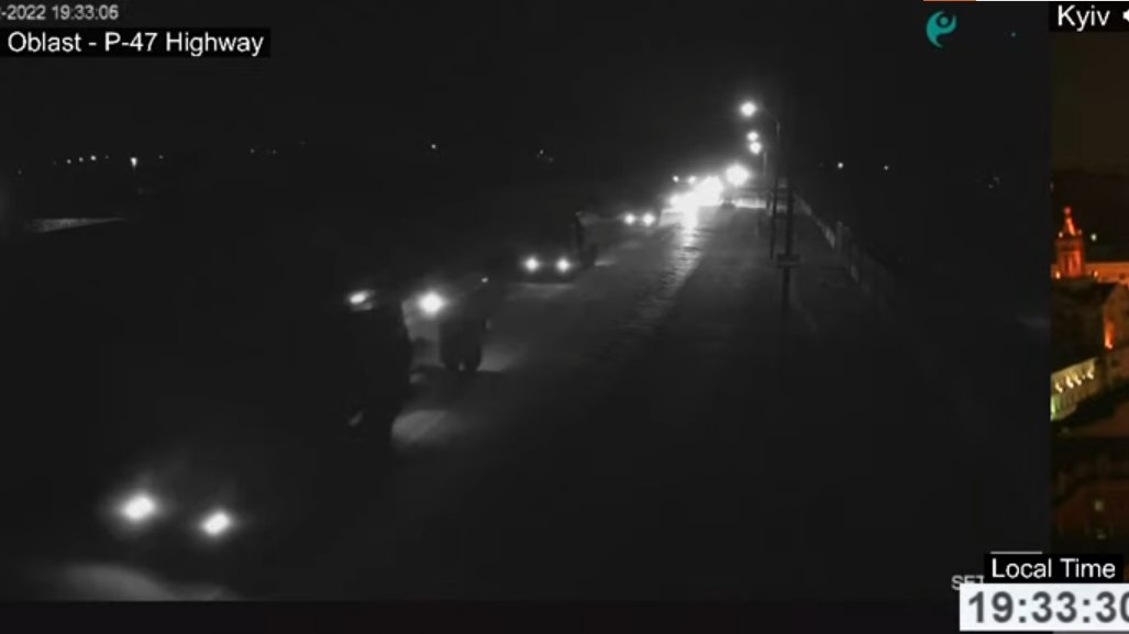 ArranHorne's tweet photo. possible russian troop movement seen on a livestream at Oblast p-47 highway @lookner https://t.co/VzqDgW6xs9