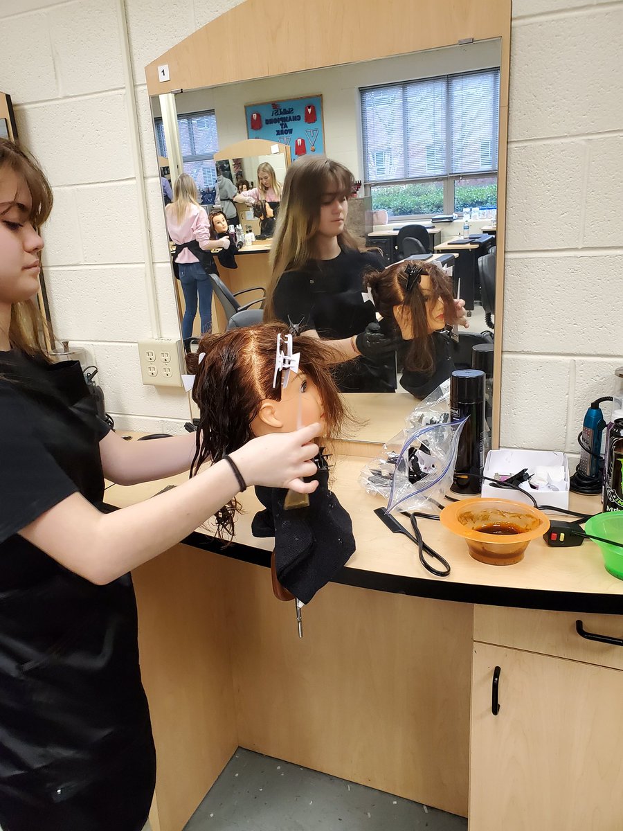Shearious1's tweet photo. Powhatan High school cosmetology applies virgin color for the first time  ✔️ mark https://t.co/jzIwZJ4Rx3