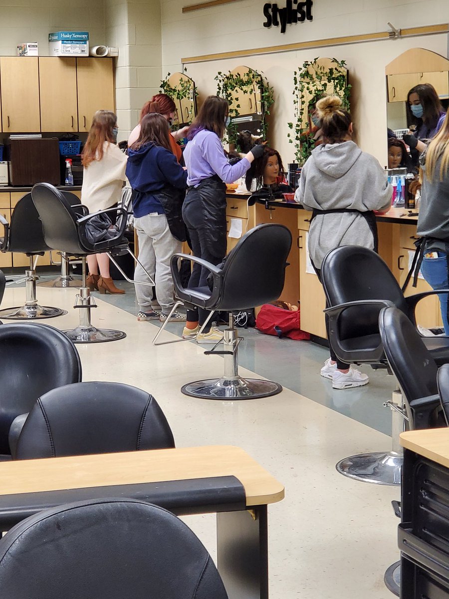 Shearious1's tweet photo. Powhatan High school cosmetology applies virgin color for the first time  ✔️ mark https://t.co/jzIwZJ4Rx3