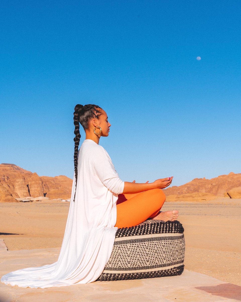aliciakeys's tweet photo. Aligning our energy. Aligning our focus. Finding the space for ourselves. Tapping into our highest power and our greatest strength.ย ๐๐ฝ
ย
SUPER Excited to start this journey w/ the @Athleta collection coming March 8 (mark your calendars)
ย #AthletaXKeys #PowerOfShe #AthletaPartner https://t.co/2Oof7837WZ
