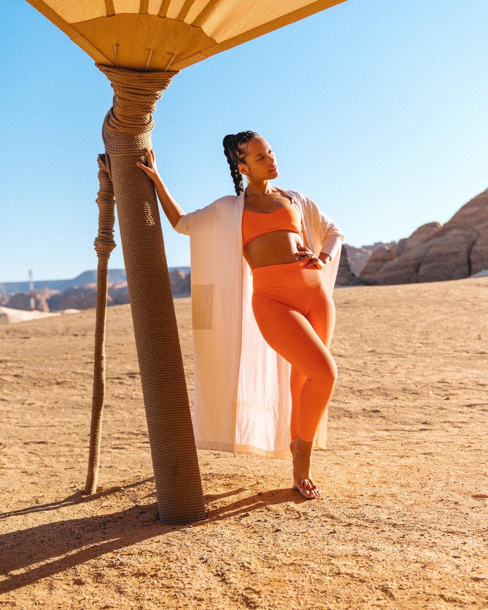 aliciakeys's tweet photo. Aligning our energy. Aligning our focus. Finding the space for ourselves. Tapping into our highest power and our greatest strength.ย ๐๐ฝ
ย
SUPER Excited to start this journey w/ the @Athleta collection coming March 8 (mark your calendars)
ย #AthletaXKeys #PowerOfShe #AthletaPartner https://t.co/2Oof7837WZ