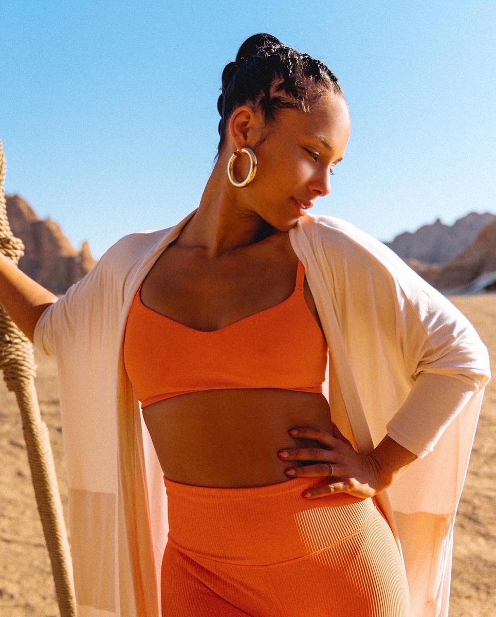 aliciakeys's tweet photo. Aligning our energy. Aligning our focus. Finding the space for ourselves. Tapping into our highest power and our greatest strength.ย ๐๐ฝ
ย
SUPER Excited to start this journey w/ the @Athleta collection coming March 8 (mark your calendars)
ย #AthletaXKeys #PowerOfShe #AthletaPartner https://t.co/2Oof7837WZ