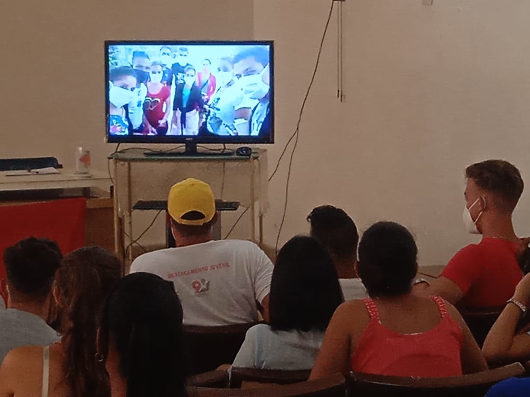 AlbertoUjc's tweet photo. Momento en que los Secretarios Generales de la UJC en el Municipio de Baraguá visualizaron y debatieron el vídeo que  envió  el Buró Nacional.Proceso 60 aniversario de la UJC. 
#ACubaPonleCorazón
#SomosContinuidad
#VamosConTodo
#ujcbaragua
#CiegodeAvila https://t.co/xcoVQVy7nv