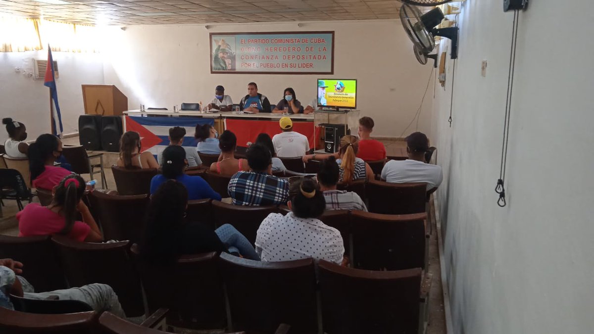 AlbertoUjc's tweet photo. Momento en que los Secretarios Generales de la UJC en el Municipio de Baraguá visualizaron y debatieron el vídeo que  envió  el Buró Nacional.Proceso 60 aniversario de la UJC. 
#ACubaPonleCorazón
#SomosContinuidad
#VamosConTodo
#ujcbaragua
#CiegodeAvila https://t.co/xcoVQVy7nv