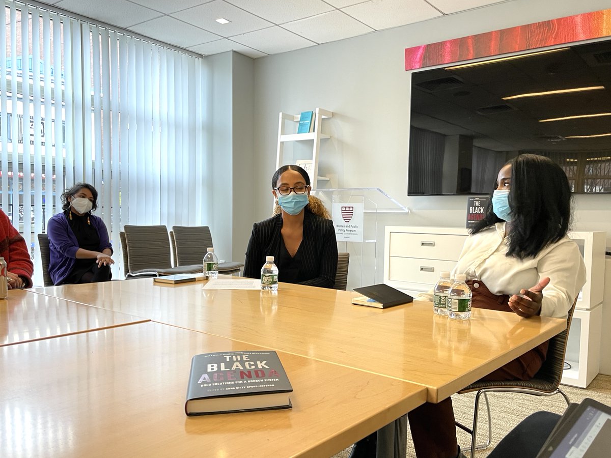 "Creating solutions around Black people make everybody's lives better."

👏🏽👏🏽👏🏽 @itsafronomics, author of #TheBlackAgendaBook &amp; founder of <a href="/SadieCollective/">The Sadie Collective</a> in conversation with our coordinating committee member @Raie_G