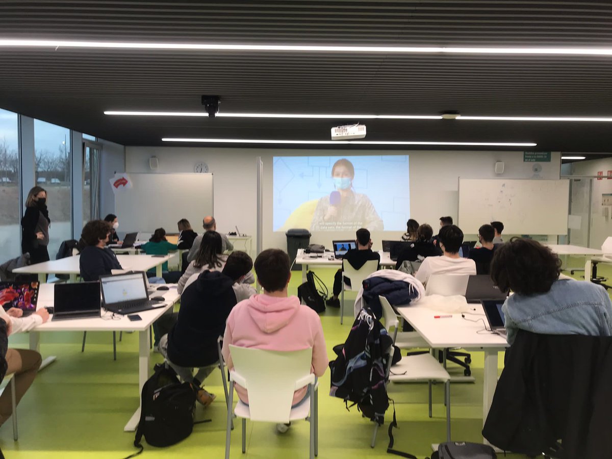 TecnologiaUSJ's tweet image. comenzamos!!! #hashcode2022 #EARTE @_usj_