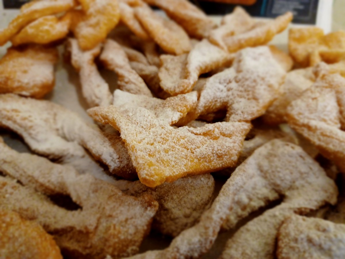 Faworki made for 1st time today for #FatThursday #tlustyczwartek <a href="/ChefConsultant/">Damian Wawrzyniak 👨‍🍳</a> recipe <a href="/Tesco/">Tesco</a> magazine #polishfeast Lovely light bites. Can't stop eating!