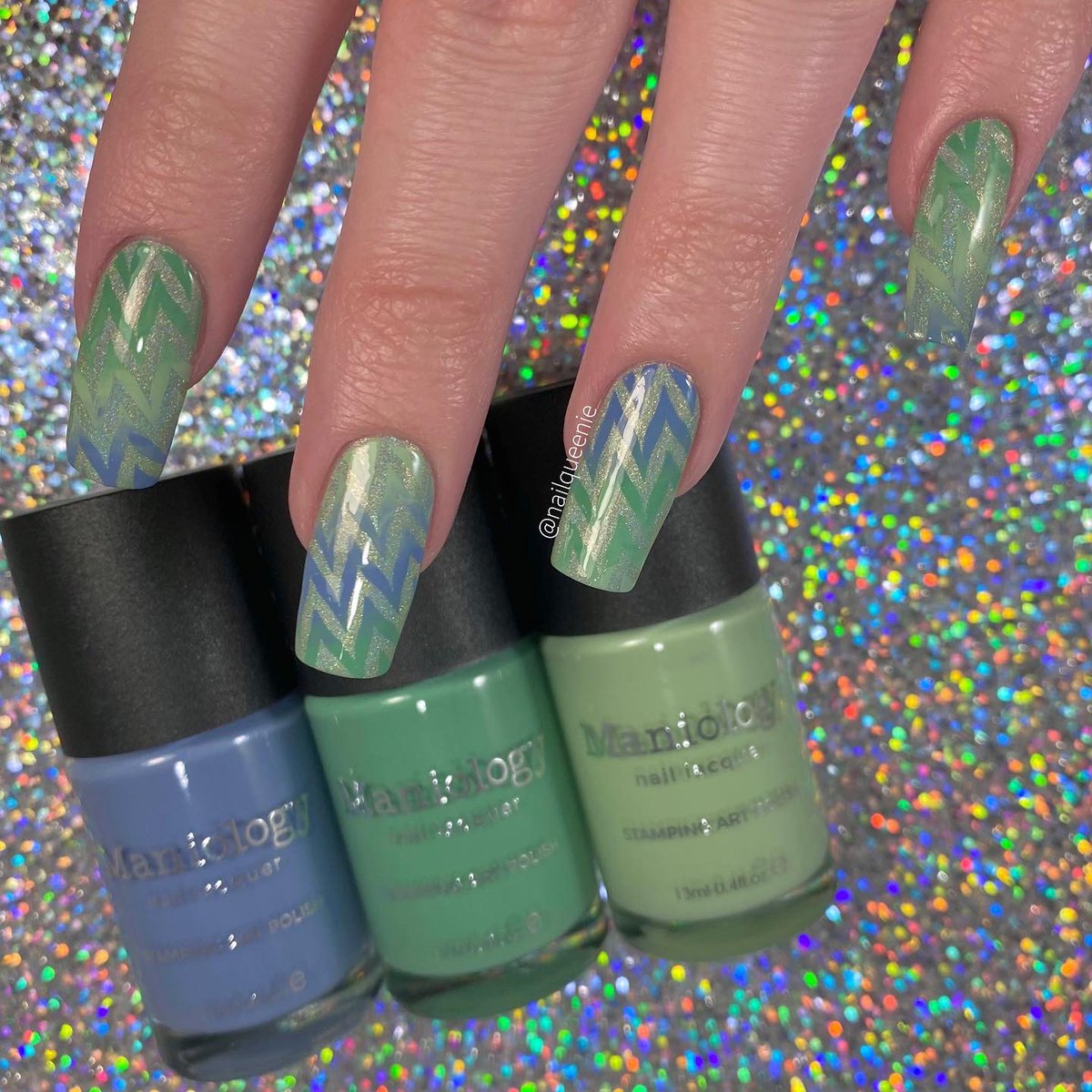 nailqueenie_'s tweet image. Maniology so kindly sent me their new Forager stamping polish trio! I used them to create this super simple stamped gradient chevron mani! I love how quick and easy stamped gradients are!💚💙 #maniology