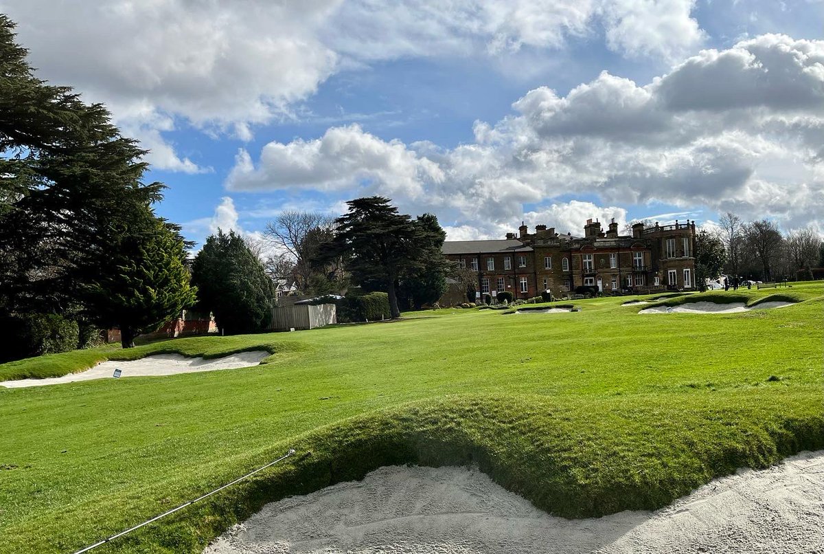 Our winter bunker works <a href="/chislehurstgolf/">ChislehurstGolfClub</a> are now complete and the new turf is starting to knit together nicely. Great work by <a href="/conorWalsh11/">CJW Golf International</a> 👏👏<a href="/dsampsongolf/">Dave Sampson</a> <a href="/EcoBunkerLtd/">EcoBunker</a>