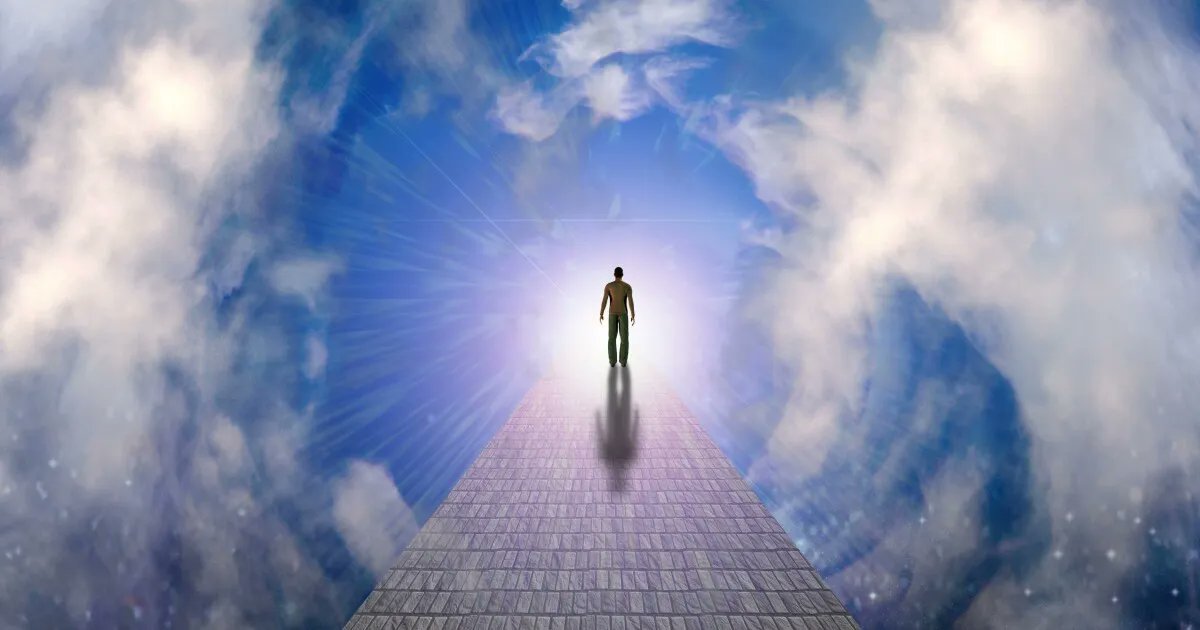 AngieVuyst's tweet photo. The brain "may be playing a last recall of important life events just before we die." Made me stop &amp; think, how do I want to spend my time? Am I curiously following joy or stuck in "should do land."? 
This idea gave me pause this morning. 
https://t.co/Io9hB5zXGf https://t.co/0it4oXDGtK