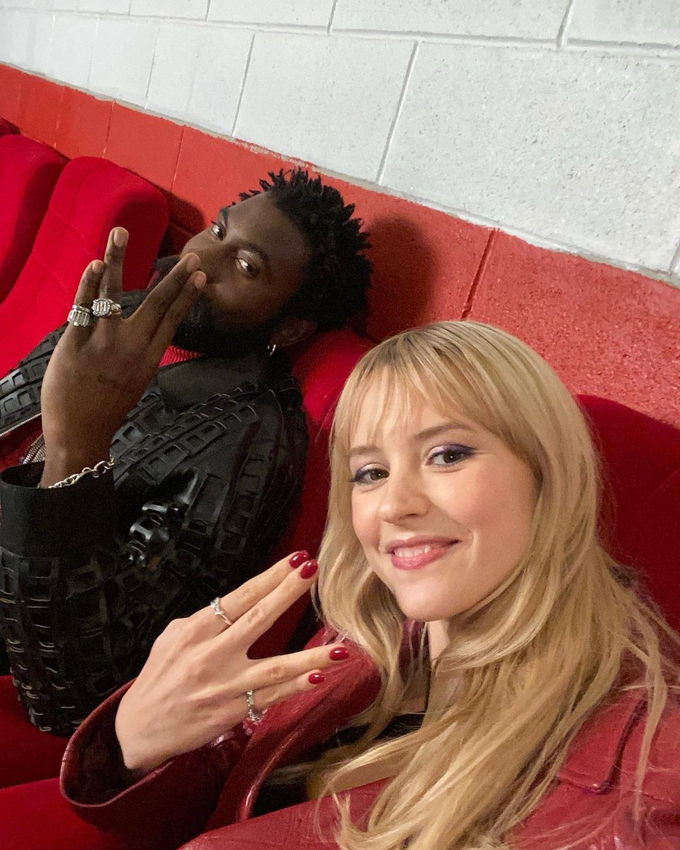 12 millions de vues sur Démons 👁👁 
Pour vous remercier pour tout ça, on vous prépare une surprise avec <a href="/THEDAMSO/">le rappeur damso</a>. Une idée ? 
youtu.be/5TqetBMBTww