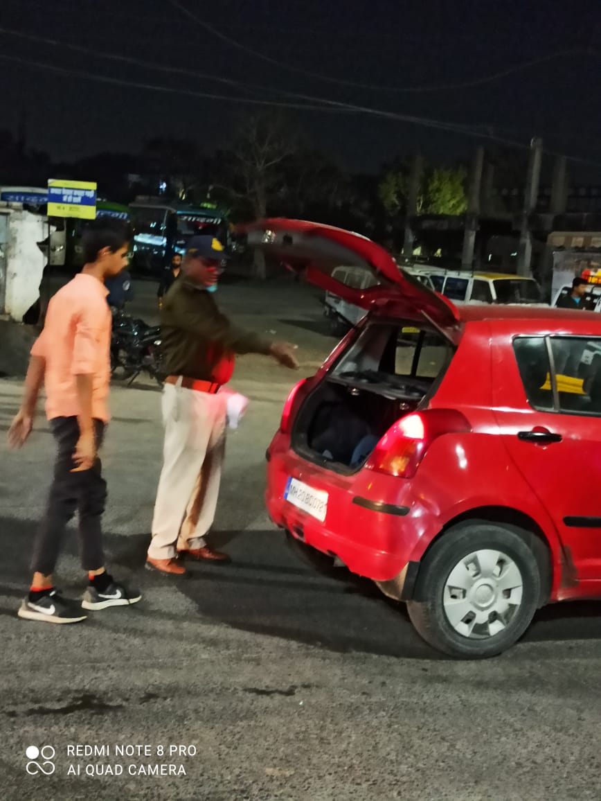 monu_cv's tweet photo. पुलिस कमिश्नरी प्रणाली लगने के बाद परदेशीपुरा पुलिस क्षेत्र में लगातार पैदल भ्रमण और स्थान बदल कर चेकिंग कर रही है जिसका व्यापक प्रभाव देखा जा रहा है। इनसे अपराधों में गिरावट आई है और रहवासियों ने इन प्रयासों की सराहना की है।
@CP_INDORE @dcpindore_zone2 @decentcop @pardeshipura https://t.co/6c2JIa1yKW