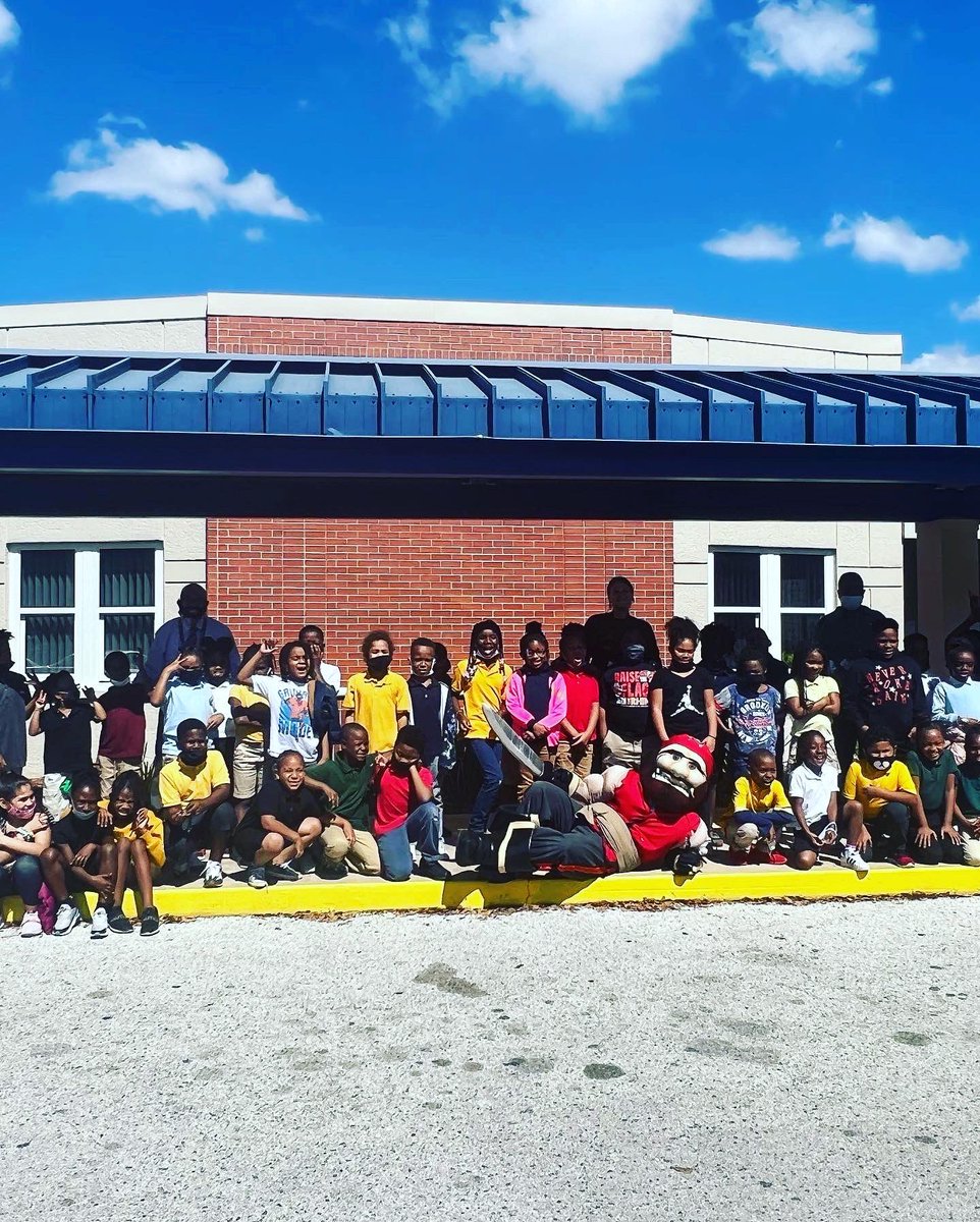 Our 2nd graders were so excited to hear that they won the Raise the Flag challenge and received a special visit from the <a href="/Buccaneers/">Tampa Bay Buccaneers</a> today!!!
Thank you Captain Fear and cheerleaders for the new school supplies! <a href="/HCPSCommunity/">HCPSCommunity</a> <a href="/HillsboroughSch/">Hillsborough Schools</a>