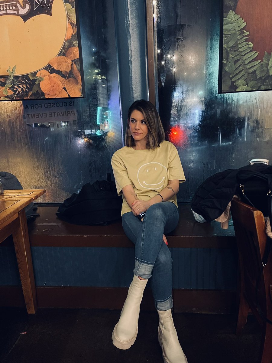 We're at your party hanging in the corner like this. Do you kick us out or offer us food?? <a href="/sethaferg/">ferg</a> @ElainaLCampbell