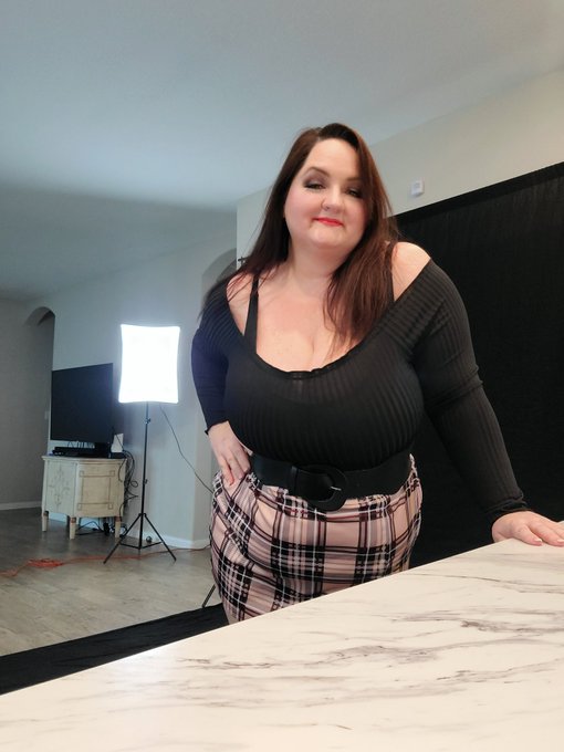 Taking LOTS of pics today!! 😁 I love photoshoots. https://t.co/ijbFiJ31Gk<a href="/tag/mvsales"class="tags"><span>#mvsales</span></a>