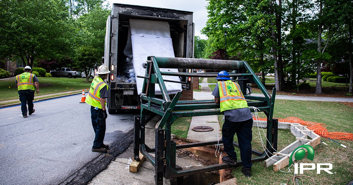 Team_IPR's tweet photo. Large diameter CIPP featuring Invert-A-Pipe! Learn more about CIPP at https://t.co/sQcL6dyN2Q

#trenchless #trenchlesstechnology #infrastructure #teamipr https://t.co/u5Gz4cizpL